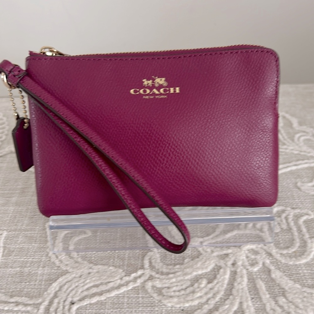 Coach EUC Dark Fuschia Crossgrain Leather Wristlet F54626